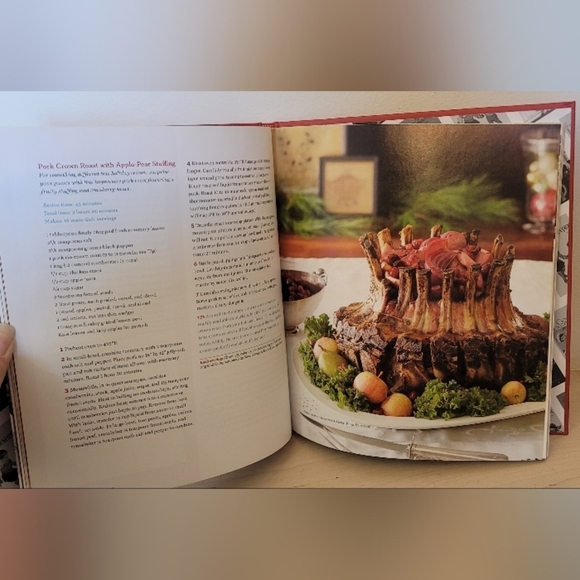 Good Housekeeping Christmas Cookbook - Red and Gold - Picture 3 of 4